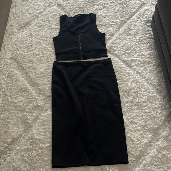 Express - Black two piece set. Zipper top. Body con midi skirt. - Picture 1 of 4